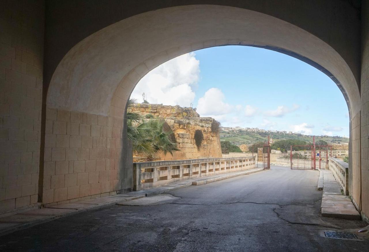 Getawaynpetto Private Duplex Maisonette With Jacuzzi Hot Tub Mgarr Buitenkant foto
