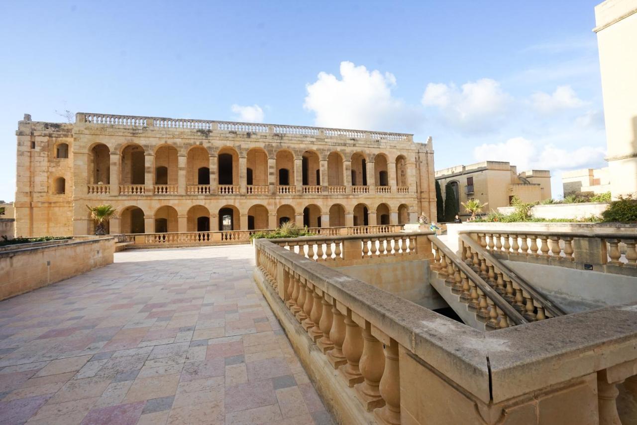 Getawaynpetto Private Duplex Maisonette With Jacuzzi Hot Tub Mgarr Buitenkant foto