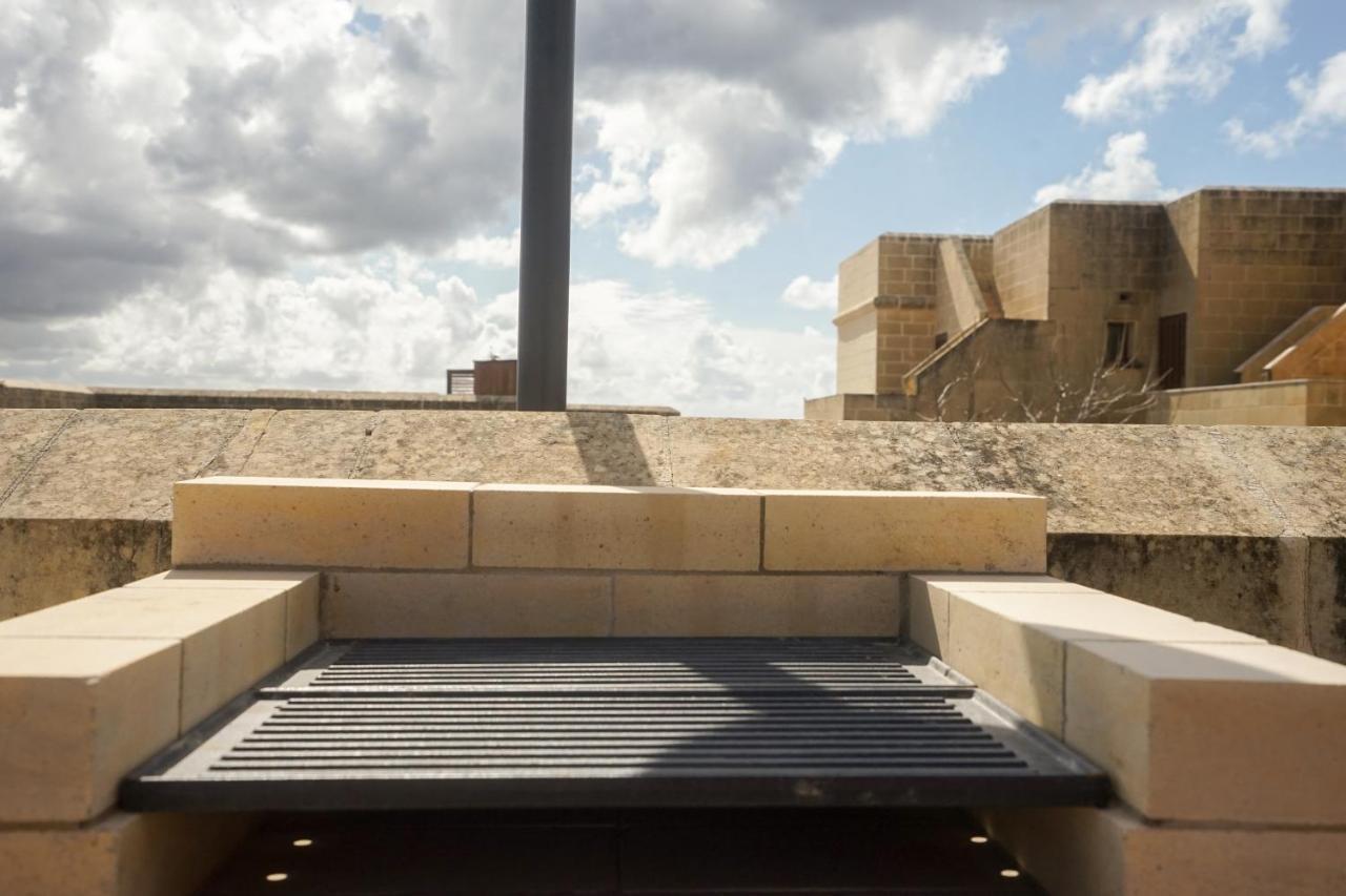 Getawaynpetto Private Duplex Maisonette With Jacuzzi Hot Tub Mgarr Buitenkant foto