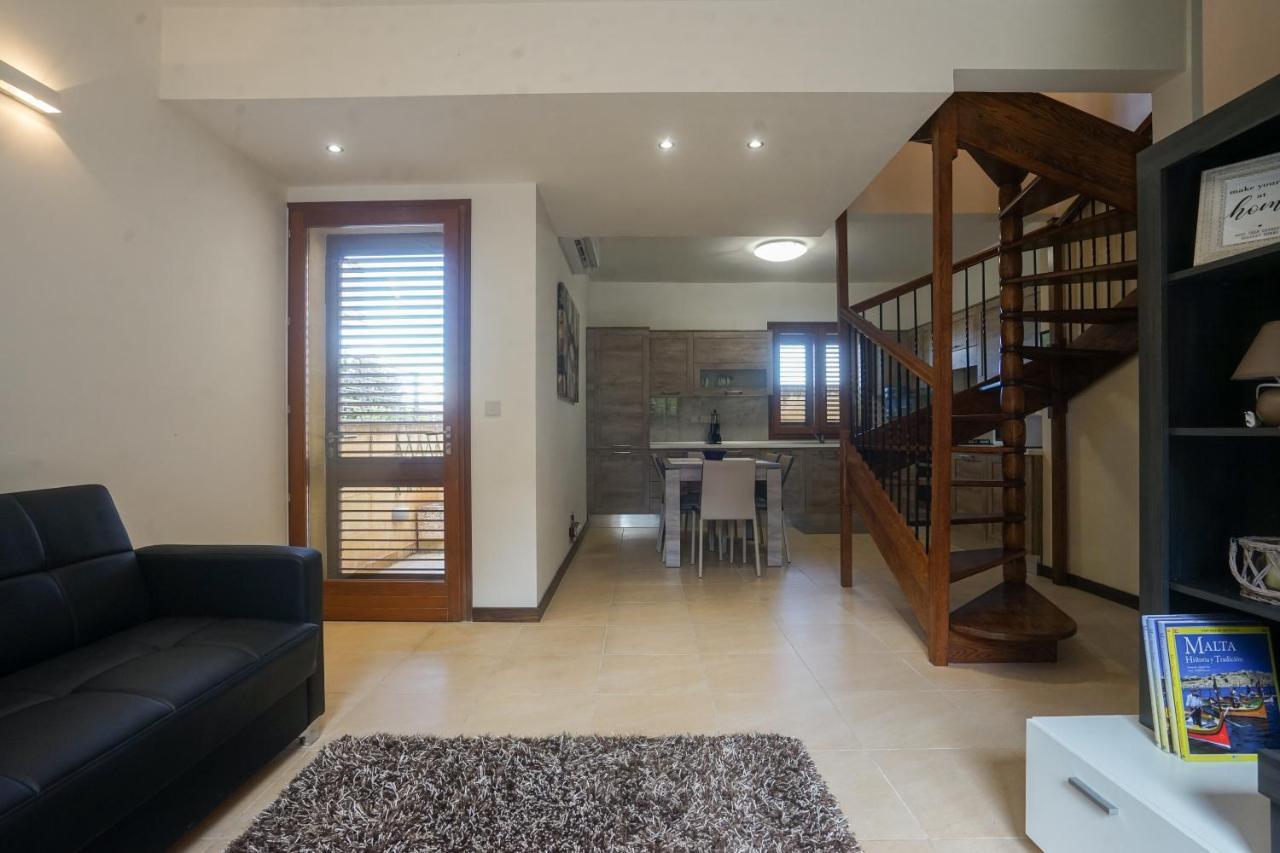 Getawaynpetto Private Duplex Maisonette With Jacuzzi Hot Tub Mgarr Buitenkant foto