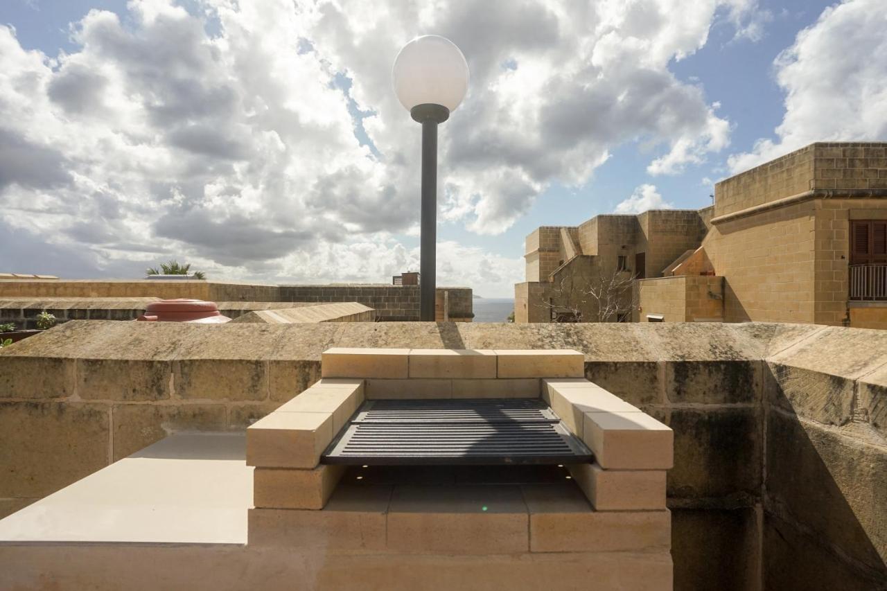 Getawaynpetto Private Duplex Maisonette With Jacuzzi Hot Tub Mgarr Buitenkant foto