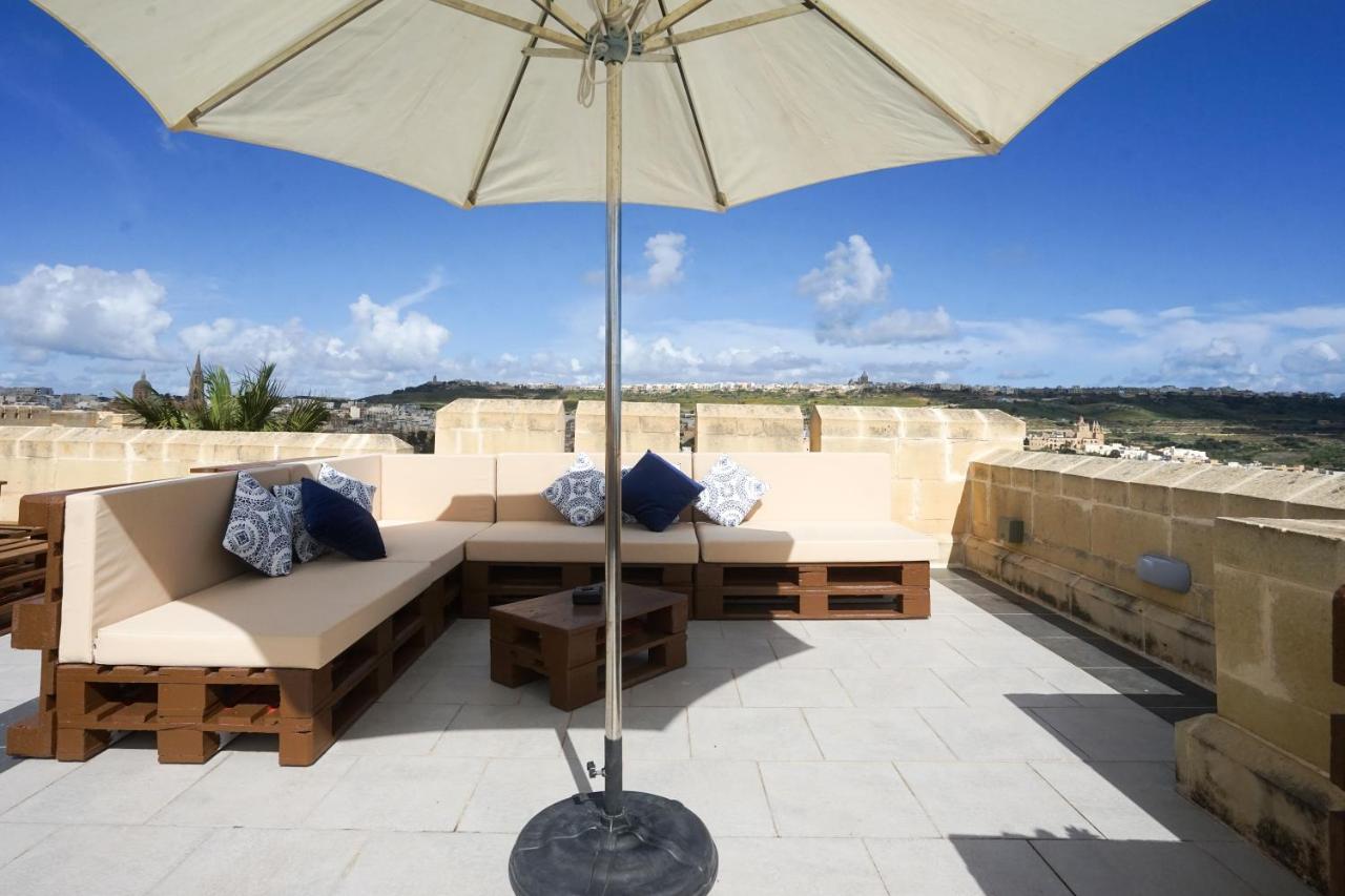 Getawaynpetto Private Duplex Maisonette With Jacuzzi Hot Tub Mgarr Buitenkant foto