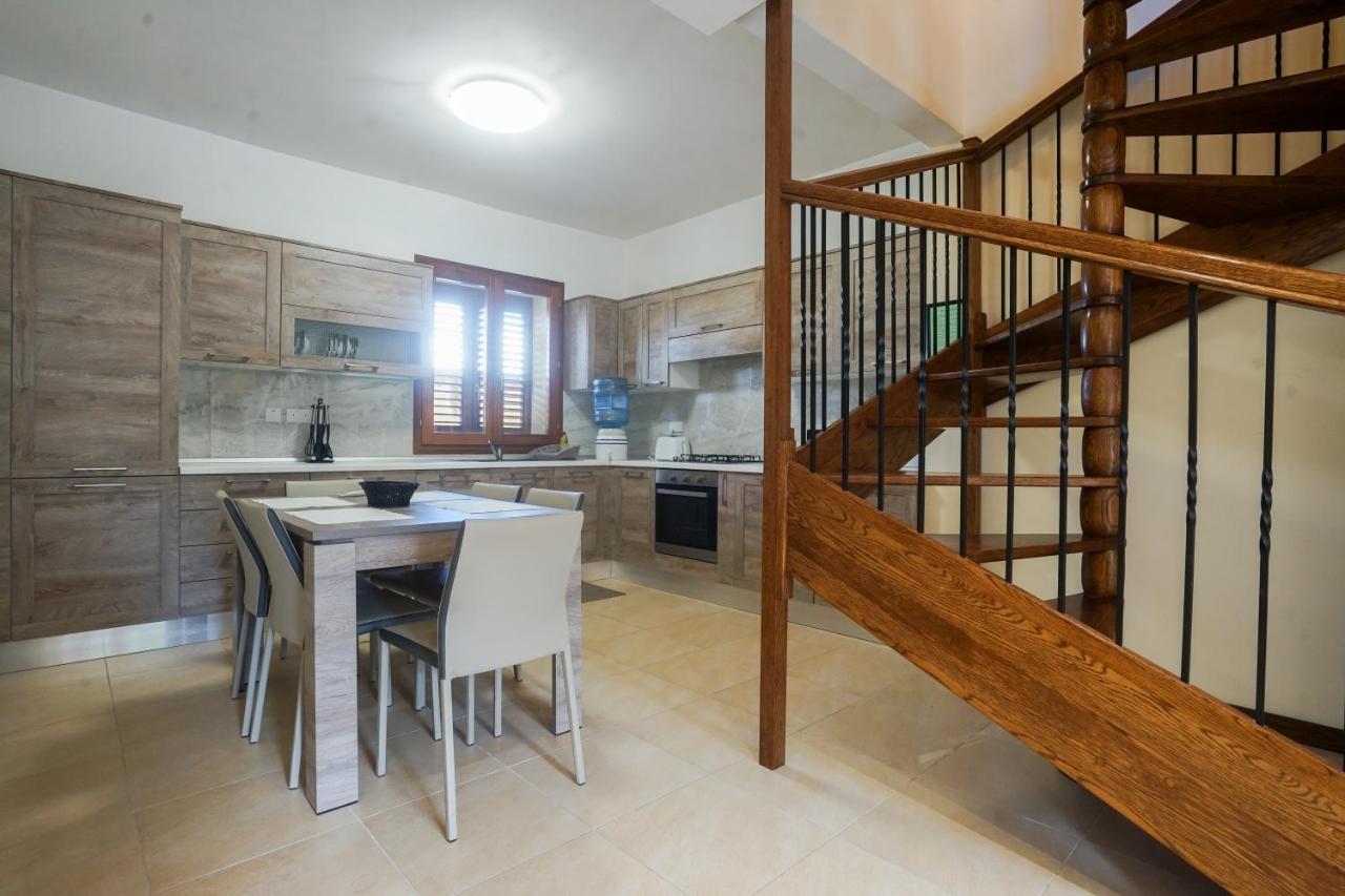 Getawaynpetto Private Duplex Maisonette With Jacuzzi Hot Tub Mgarr Buitenkant foto