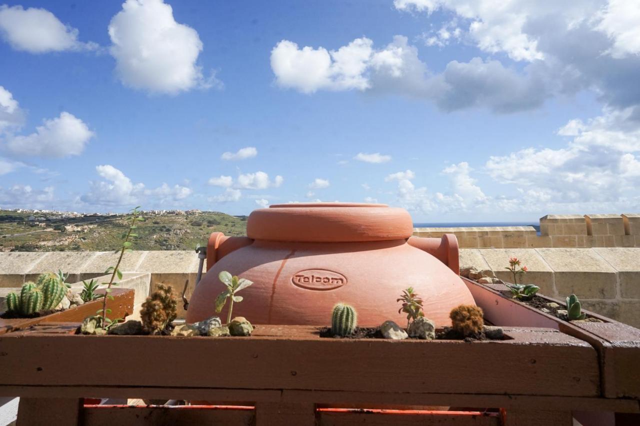 Getawaynpetto Private Duplex Maisonette With Jacuzzi Hot Tub Mgarr Buitenkant foto