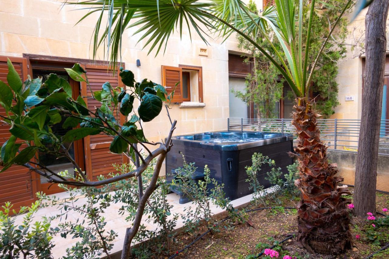 Getawaynpetto Private Duplex Maisonette With Jacuzzi Hot Tub Mgarr Buitenkant foto
