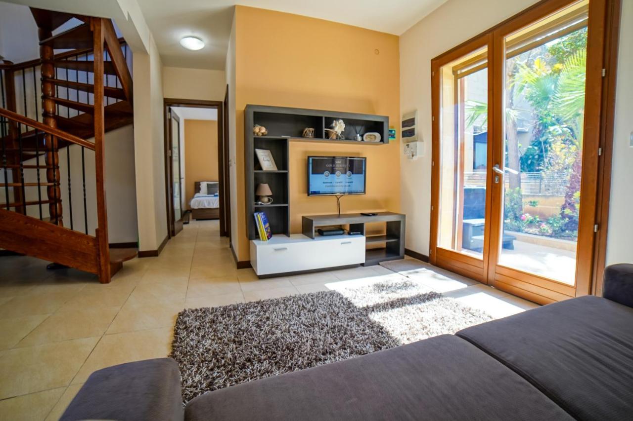 Getawaynpetto Private Duplex Maisonette With Jacuzzi Hot Tub Mgarr Buitenkant foto