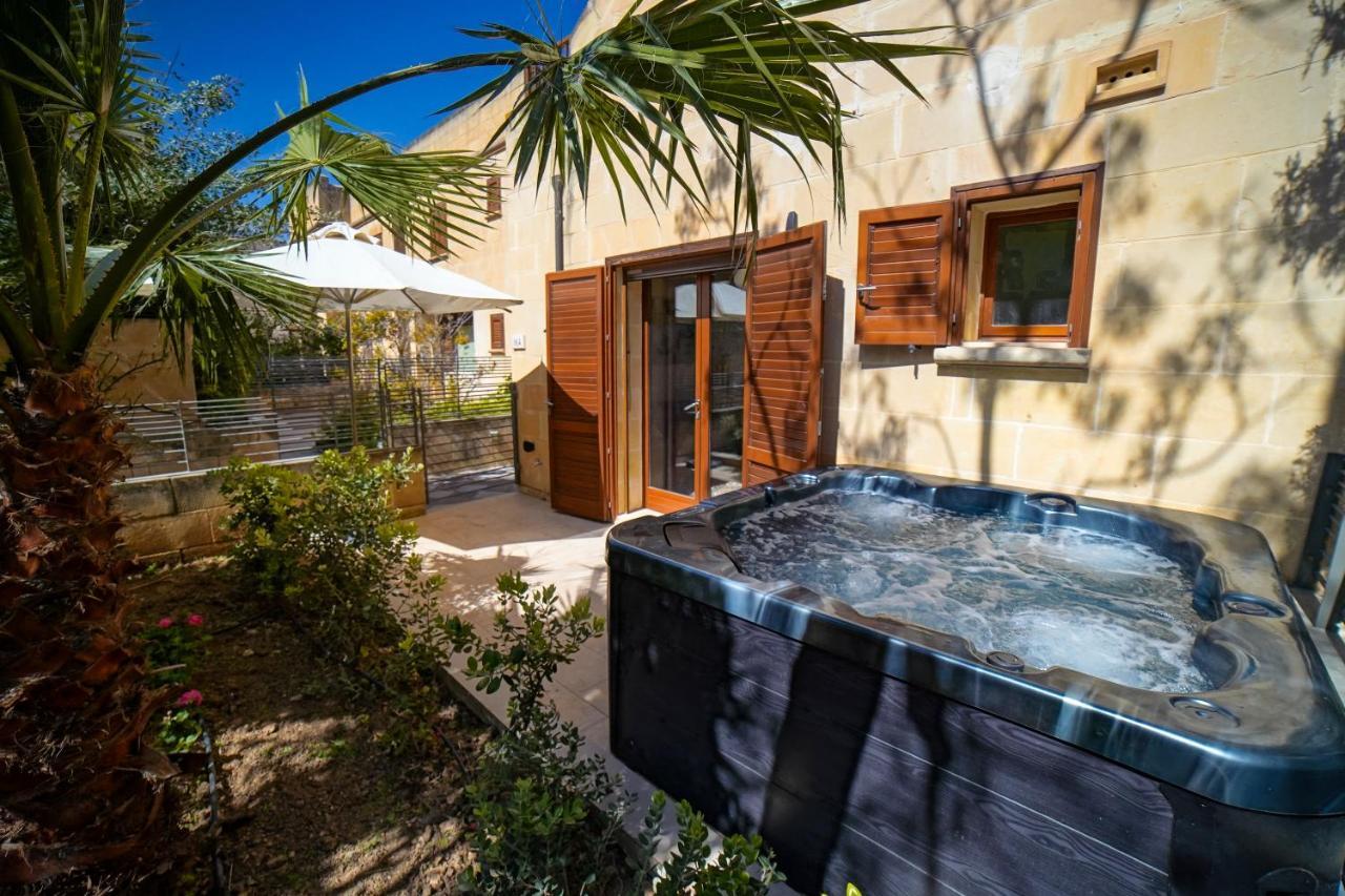Getawaynpetto Private Duplex Maisonette With Jacuzzi Hot Tub Mgarr Buitenkant foto