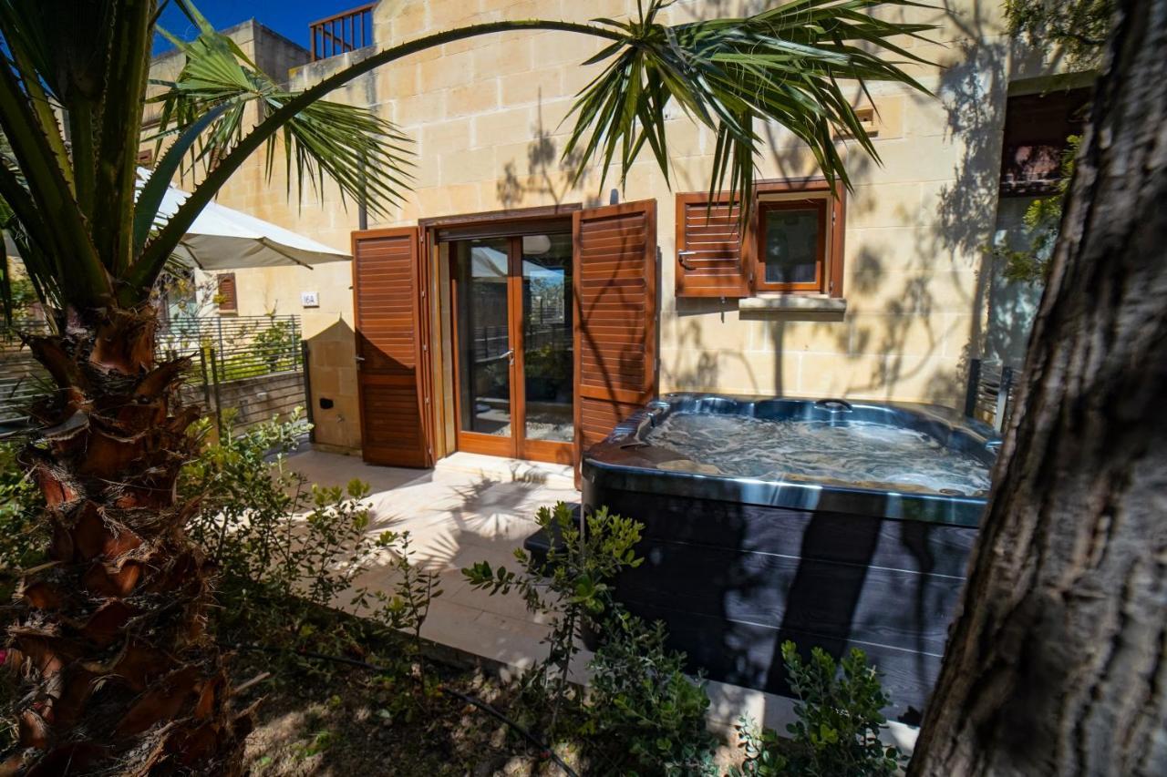 Getawaynpetto Private Duplex Maisonette With Jacuzzi Hot Tub Mgarr Buitenkant foto