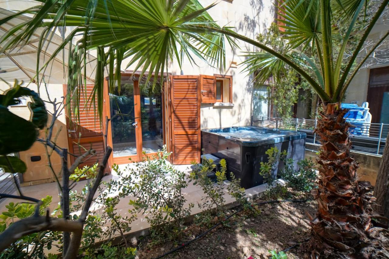 Getawaynpetto Private Duplex Maisonette With Jacuzzi Hot Tub Mgarr Buitenkant foto