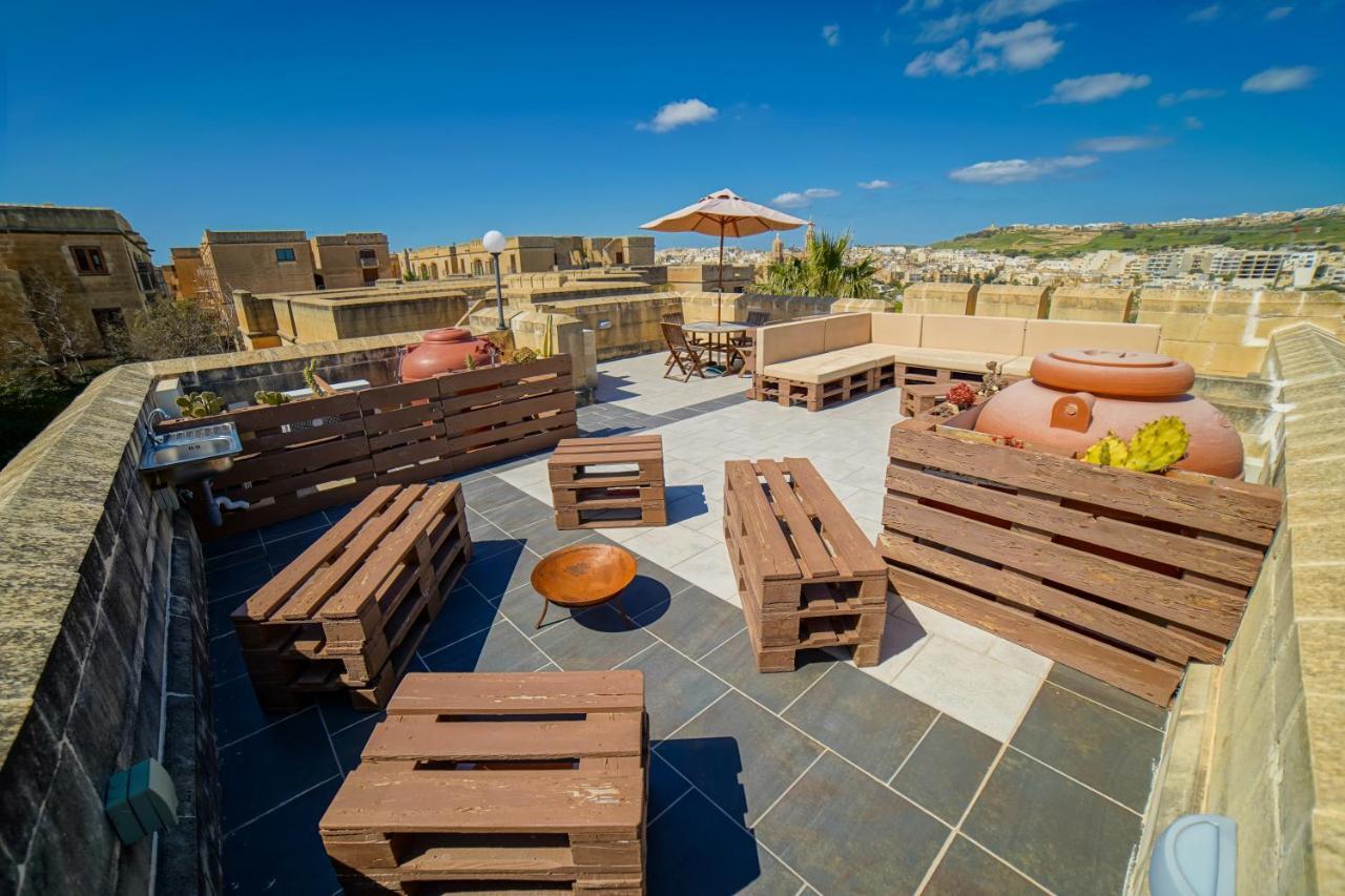 Getawaynpetto Private Duplex Maisonette With Jacuzzi Hot Tub Mgarr Buitenkant foto