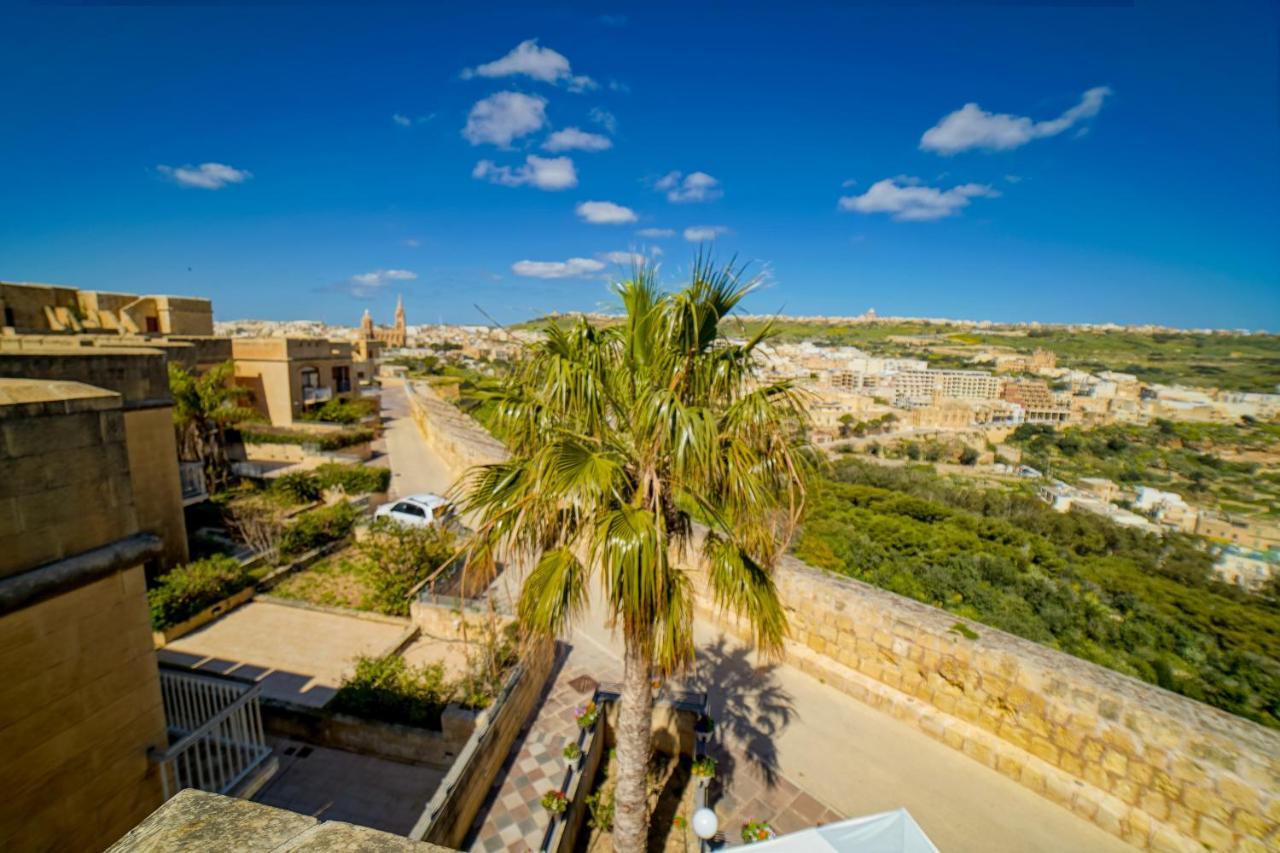 Getawaynpetto Private Duplex Maisonette With Jacuzzi Hot Tub Mgarr Buitenkant foto